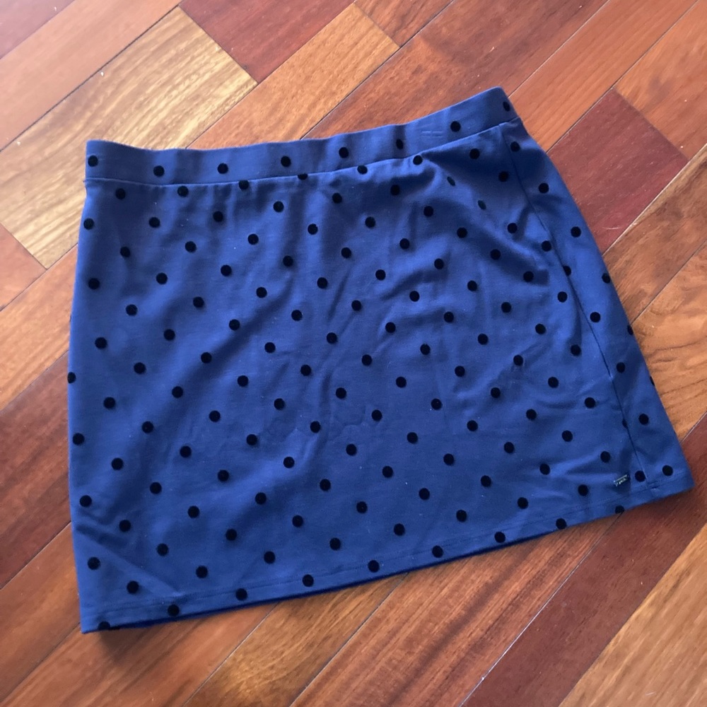 LAST CALL going out of business!
polka dot above knee straight skirt size 14 NWT